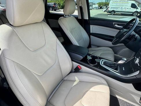 Used 2018 Ford Edge Titanium w/ Technology Package AWD/4WD image 10