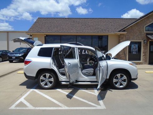 Used 2012 Toyota Highlander Limited w/ Tow Pkg FWD image 23