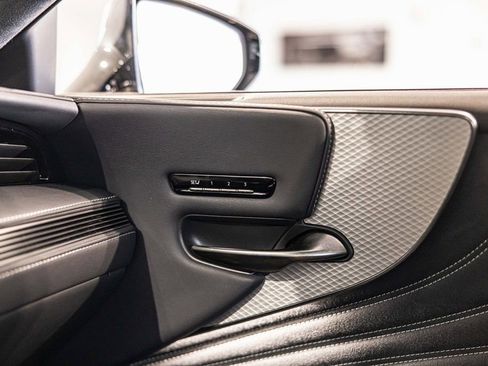 Used 2022 Lexus LS 500 F Sport w/ Accessory Package (Z1) image 32