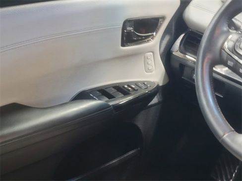 Used 2016 Toyota Avalon Touring image 30