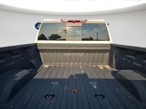 Used 2025 GMC Sierra 2500 AT4 AWD/4WD image 9