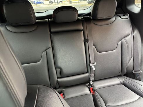 Used 2025 Jeep Compass Limited image 31