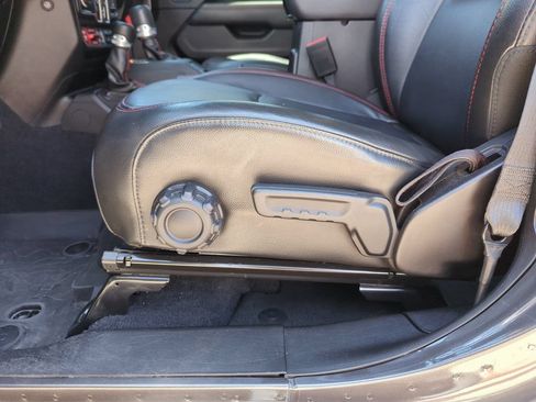 Used 2022 Jeep Wrangler Unlimited Rubicon AWD/4WD image 13