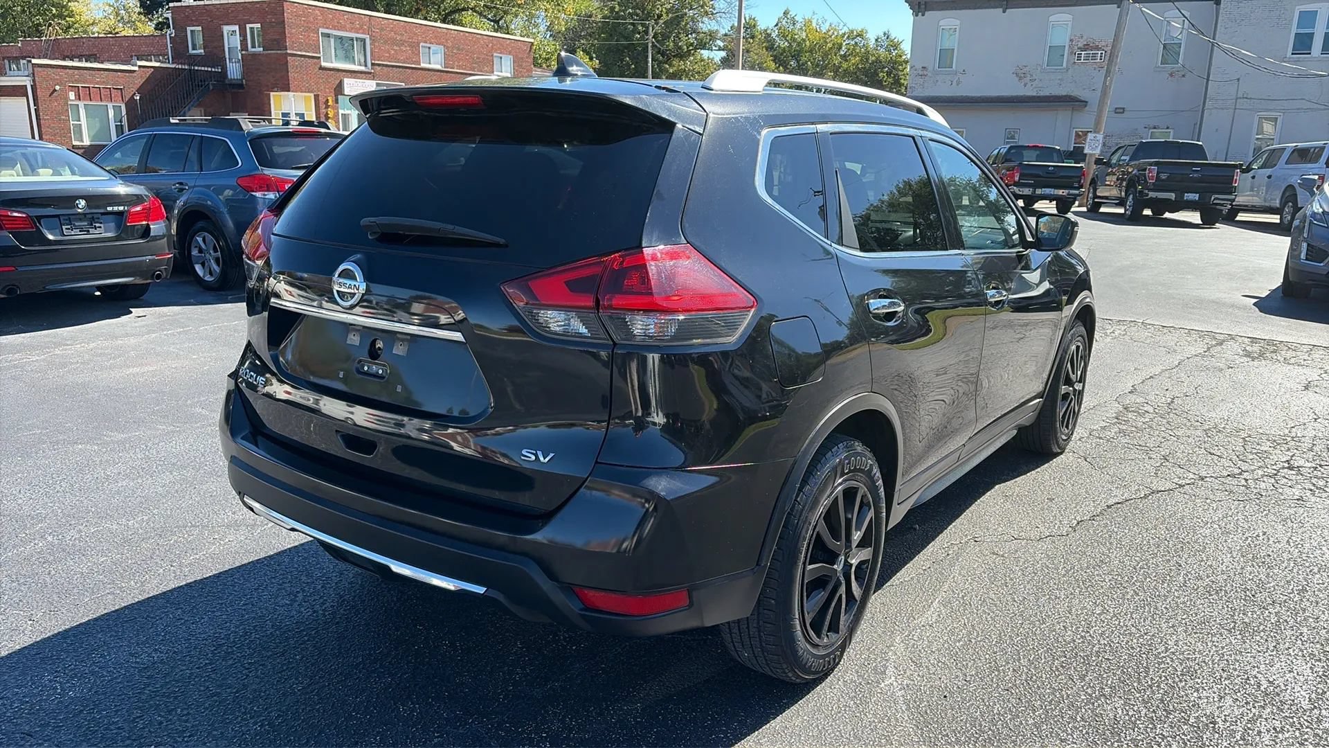 Used 2018 Nissan Rogue SV FWD image 5