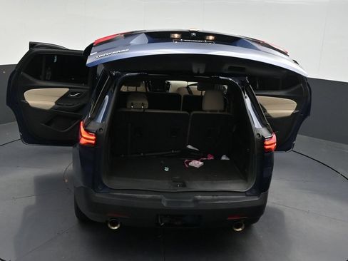 Used 2023 Chevrolet Traverse LS FWD image 35