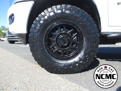 Used 2026 RAM 2500 Laramie AWD/4WD image 9