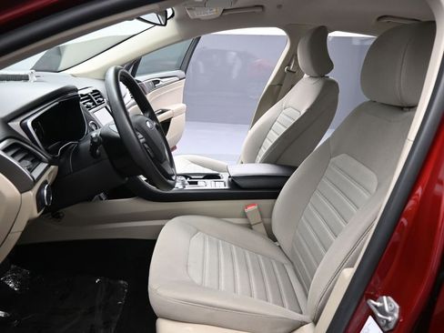 Certified 2019 Ford Fusion SE image 10