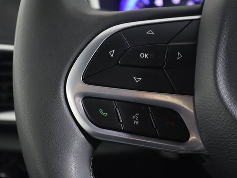 Used 2025 Chrysler Pacifica Select FWD image 39