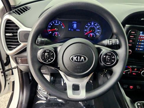 Used 2020 Kia Soul LX FWD image 13
