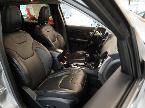 Used 2019 Jeep Cherokee Limited AWD/4WD image 38