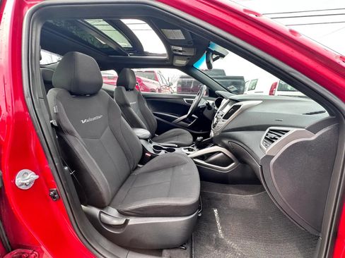 Used 2017 Hyundai Veloster Value Edition FWD image 11