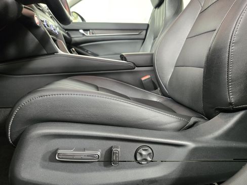 Used 2020 Honda Accord Touring image 31