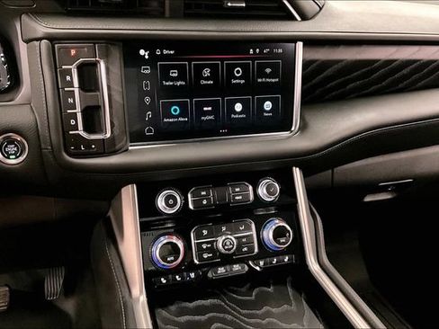 Used 2024 GMC Yukon XL Denali AWD/4WD image 31