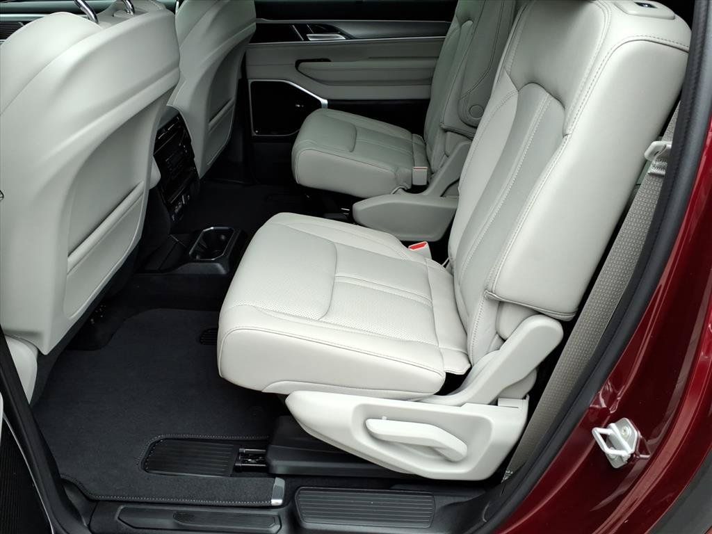 New 2026 Jeep Grand Wagoneer L Limited AWD/4WD image 13