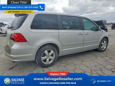 Used 2010 Volkswagen Routan SE image 4