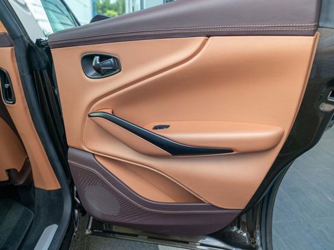 Used 2021 Aston Martin DBX image 39