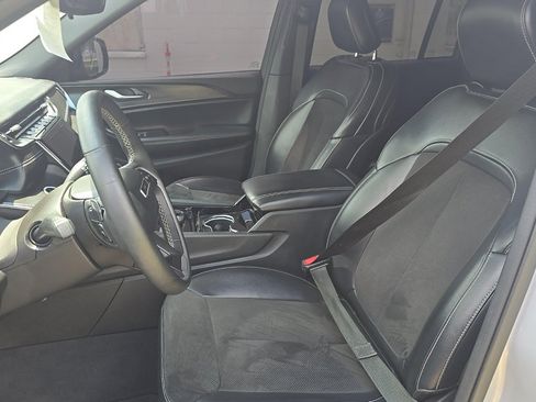 Used 2023 Jeep Grand Cherokee Altitude RWD image 8