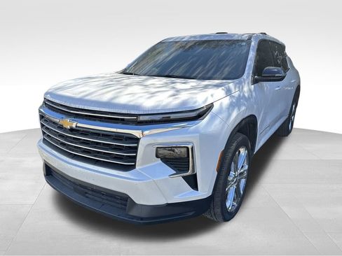 Certified 2025 Chevrolet Traverse LT image 8