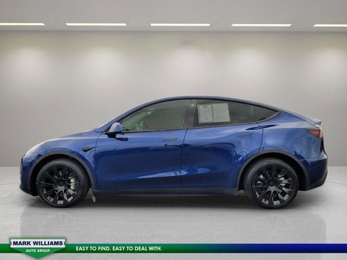 Used 2022 Tesla Model Y Long Range image 7