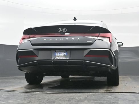Certified 2025 Hyundai Elantra Limited image 30