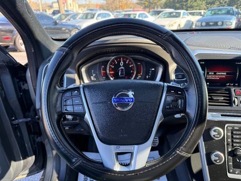 Used 2016 Volvo XC60 T6 R-Design Platinum w/ Climate Package image 20