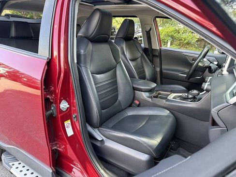 Used 2019 Toyota RAV4 Limited w/ Advanced Technology Package AWD/4WD image 11