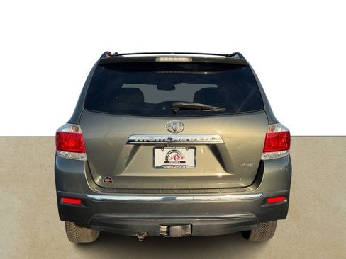 Used 2012 Toyota Highlander Limited w/ Tow Pkg AWD/4WD image 5