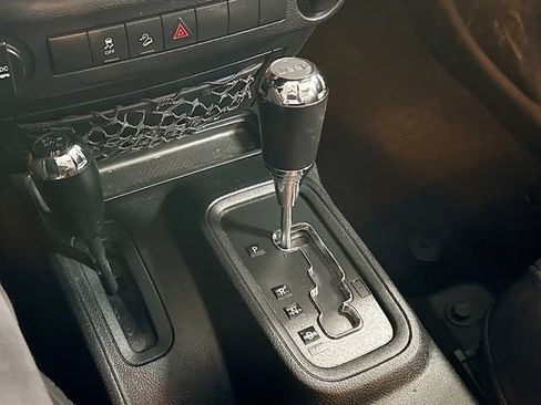 Used 2018 Jeep Wrangler Unlimited Sport w/ Connectivity Group AWD/4WD image 14