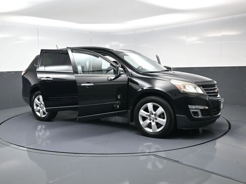 Used 2016 Chevrolet Traverse LT w/ Style and Technology Package image 25