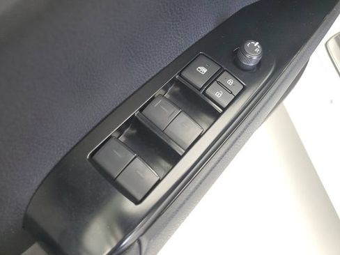 Used 2025 Toyota Camry XLE FWD image 21