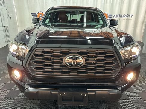 Used 2020 Toyota Tacoma TRD Off-Road w/ Technology Package AWD/4WD image 4