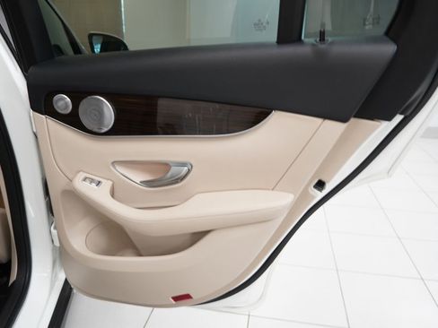 Used 2017 Mercedes-Benz GLC 300 4MATIC image 32