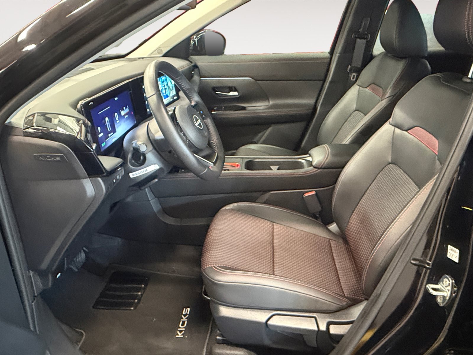 Used 2026 Nissan Kicks SR FWD image 23