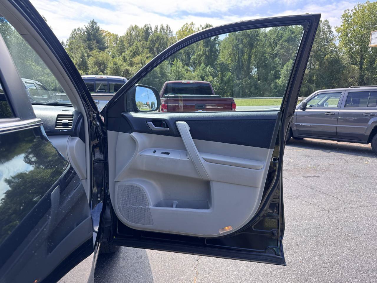 Used 2013 Toyota Highlander Plus FWD image 14