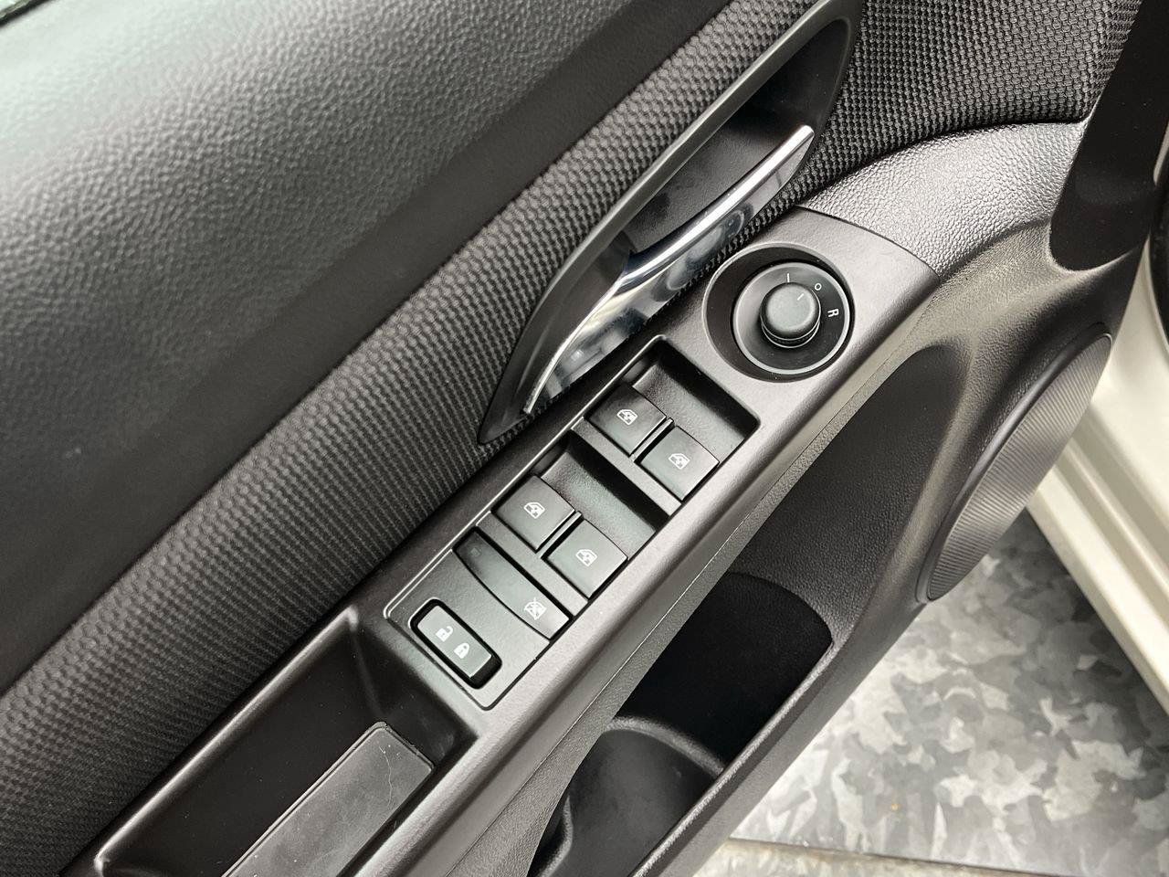 Used 2016 Chevrolet Cruze LT w/ Technology Package FWD image 7