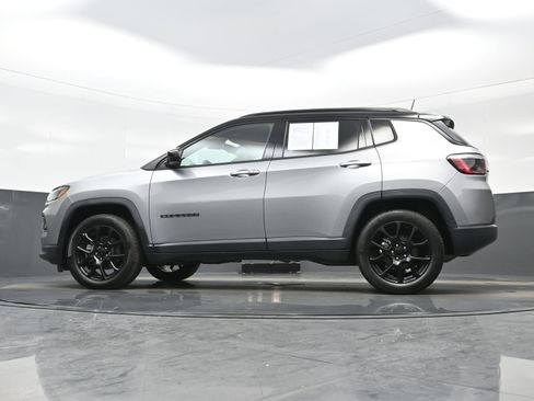 Used 2022 Jeep Compass Altitude FWD image 25