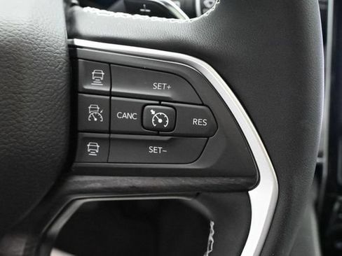Used 2025 Jeep Grand Cherokee L Limited w/ Luxury Tech Group II AWD/4WD image 14