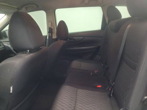 Used 2020 Nissan Rogue S FWD image 18