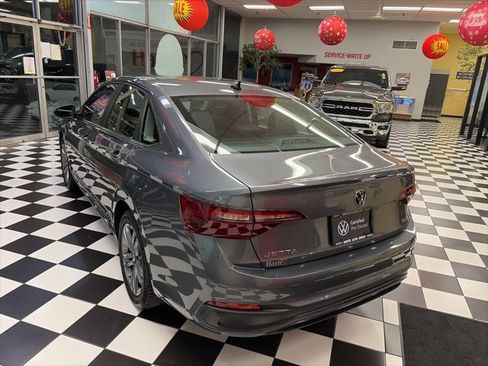 Certified 2024 Volkswagen Jetta SE w/ Panoramic Sunroof Package image 6