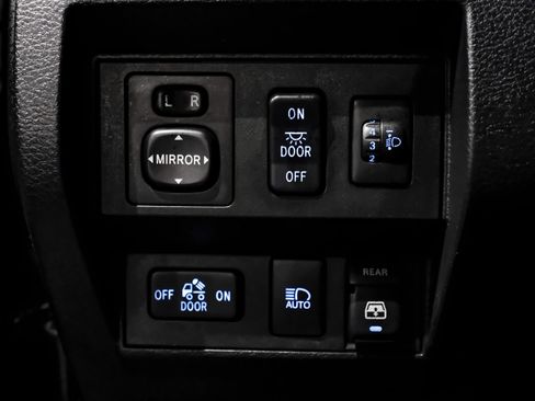 Used 2019 Toyota Tundra SR5 w/ SR5 Upgrade Package AWD/4WD image 27