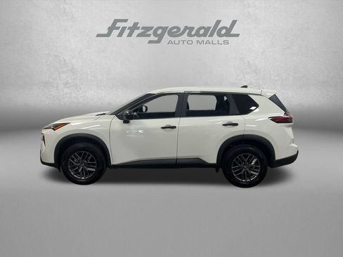Used 2024 Nissan Rogue S FWD image 2