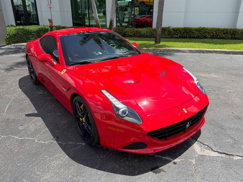 Used 2017 Ferrari California T RWD image 21