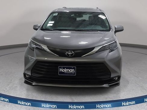 Certified 2026 Toyota Sienna XLE FWD image 2
