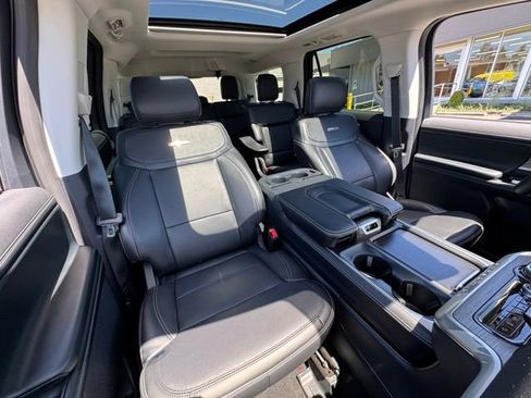 Used 2025 Ford Expedition Platinum AWD/4WD image 30
