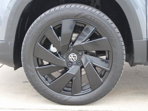 Certified 2023 Volkswagen Taos SE w/ Panoramic Sunroof Package image 30