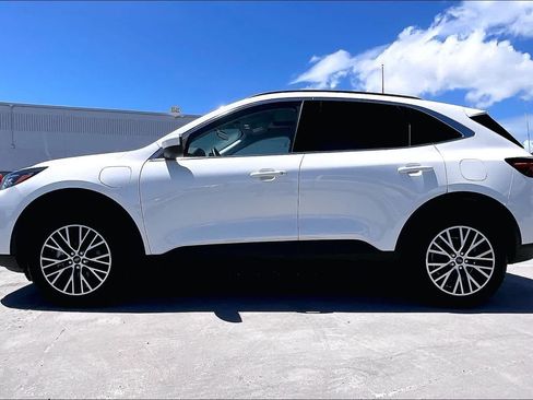 Used 2025 Ford Escape SE FWD image 3