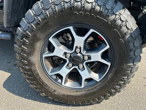 Used 2022 Jeep Wrangler Unlimited Rubicon w/ Cold Weather Group AWD/4WD image 11