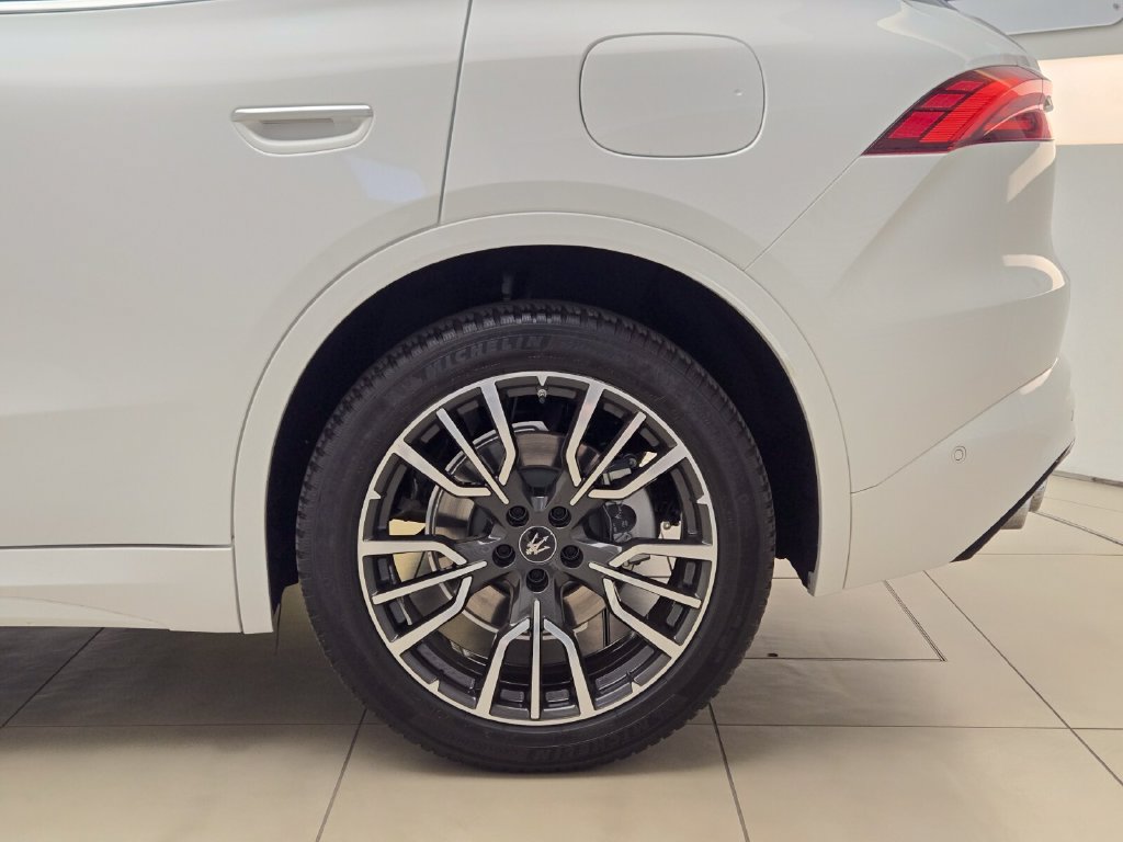 Certified 2024 Maserati Grecale GT AWD/4WD image 12