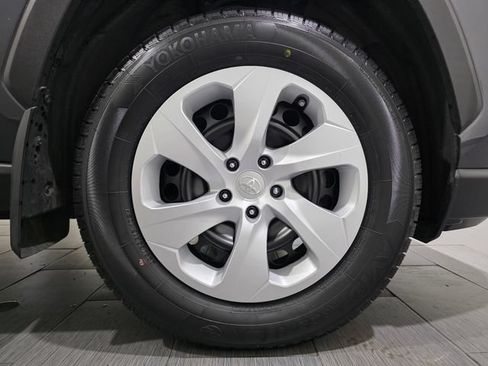 Used 2024 Toyota RAV4 LE AWD/4WD image 25