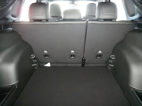 Used 2024 Jeep Compass Latitude image 25